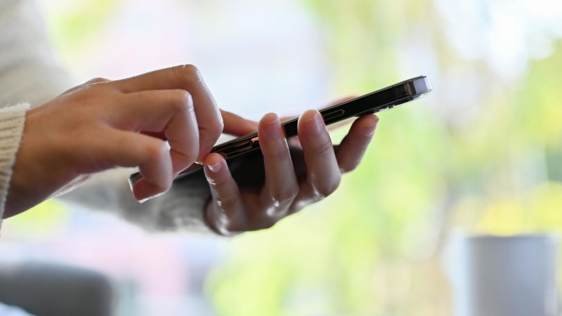 Мужчины тратят на связь больше, чем женщины, показал опрос