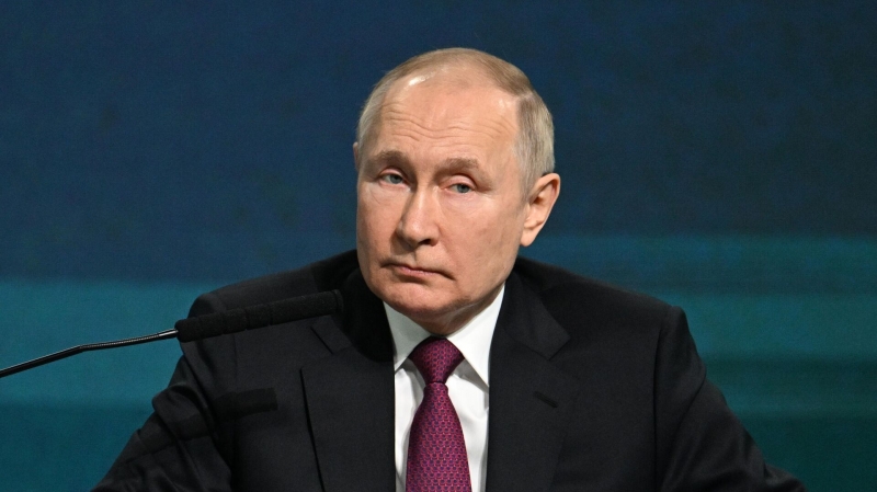 Путин поручил обеспечить подготовку специалистов в области ИИ