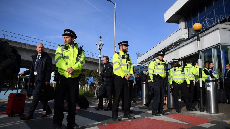 Полиция Британии тайно использовала паспортные данные граждан, пишут СМИ
