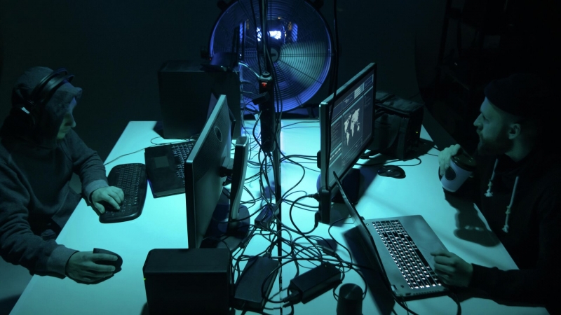 Мошенники в 2023 году украли у клиентов банков России 15,8 миллиарда рублей