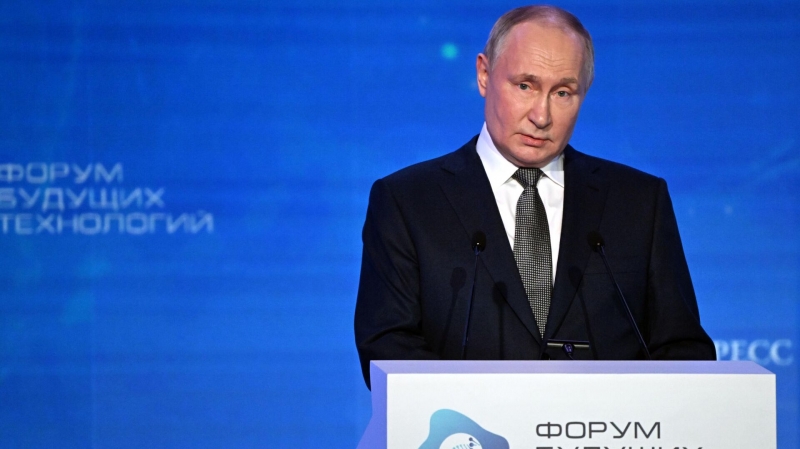 Путин пообещал государственную поддержку научным разработкам