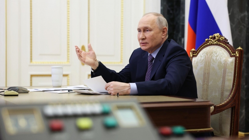Путин поручил увеличить финансирование российской науки