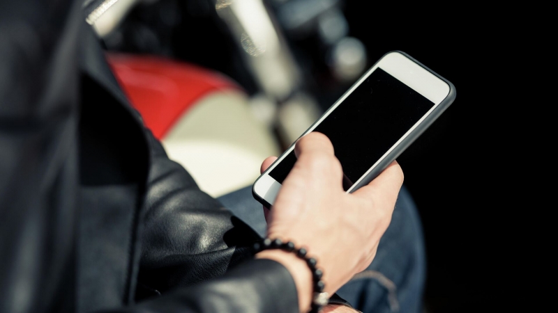 Мошенники в 2023 году украли у клиентов банков в среднем 13,5 тысячи рублей