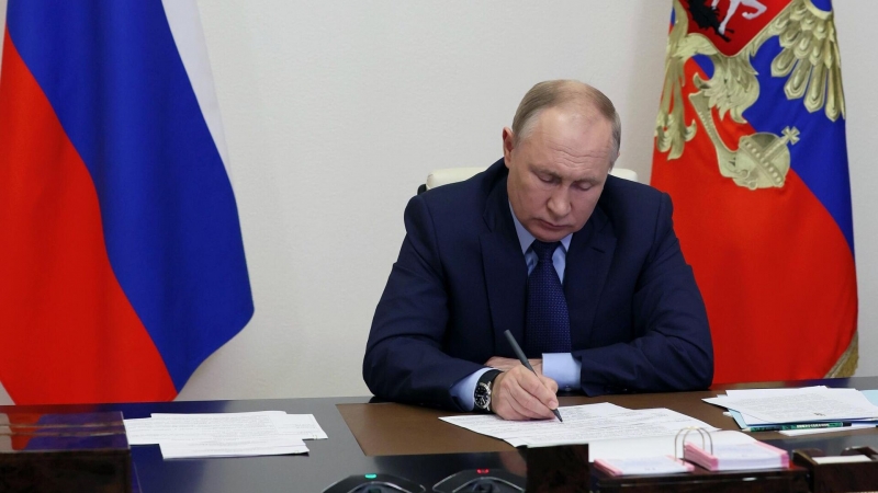 Путин поблагодарил работников ОПК за выполнение приказов Родины