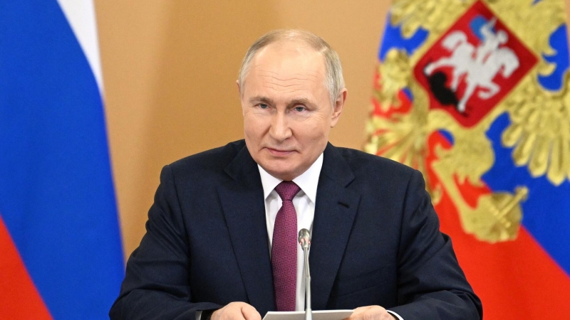 Путин поручил увеличить финансирование проектов Российского научного фонда