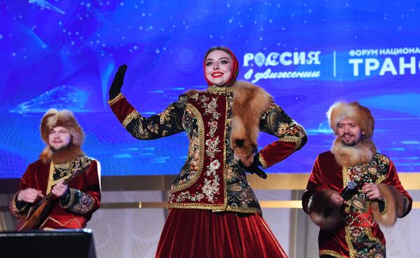 Концерты, круизы, легенды спорта: чем продолжает удивлять выставка "Россия"