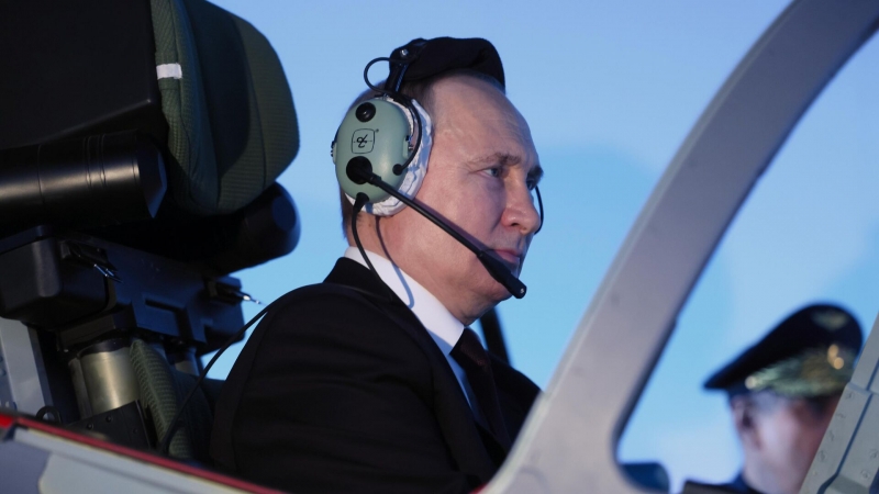 Путин поделился ощущениями после управления вертолетом 