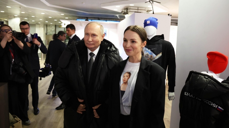 На Московской неделе моды показали бушлат, который мерил Путин