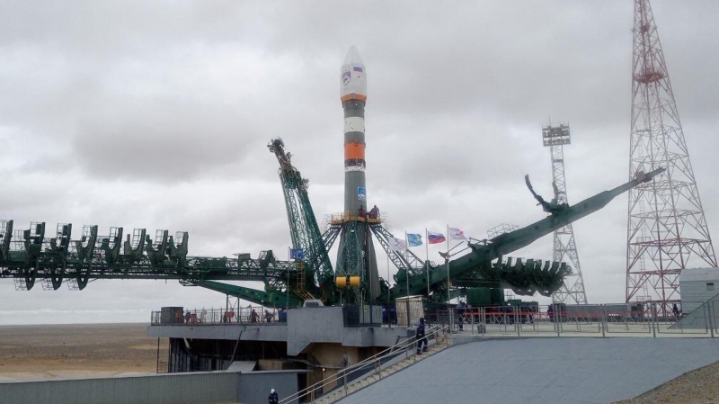 "Союз-2.1б" со спутником "Ресурс-П" установили на старт на Байконуре