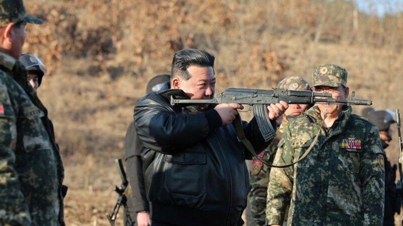 Ким Чен Ын лично руководил пуском новой ракеты "Хвасонпхо-16Б"