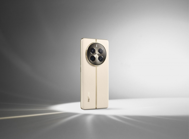 Новая серия смартфонов realme 12 Pro поступила в продажу в М.Видео