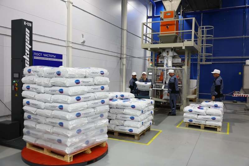 Завод рыбных кормов открыли в Астраханской области