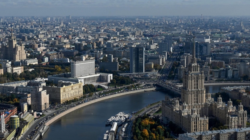 Россияне смогут пользоваться Wi-Fi в самолете с 2028 года, заявил Шадаев