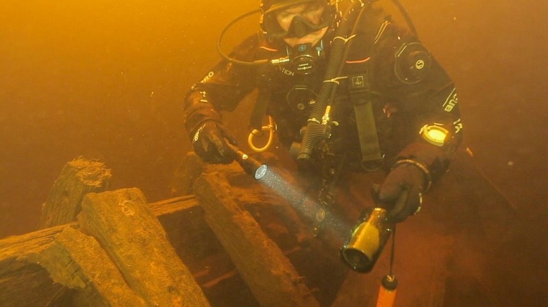 Поиск вооруженным глазом. Ученые помогают искать колокола на дне Ладоги