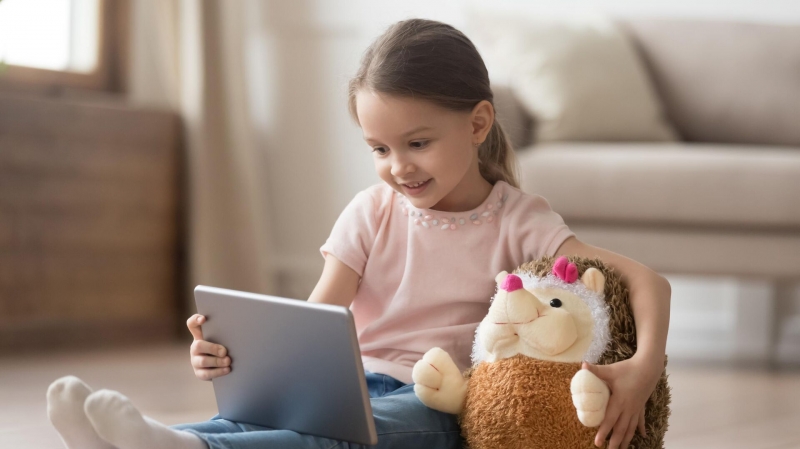 Педиатр объяснил, как уберечь детей от множества опасностей в интернете