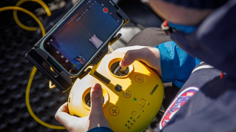 Поиск вооруженным глазом. Ученые помогают искать колокола на дне Ладоги