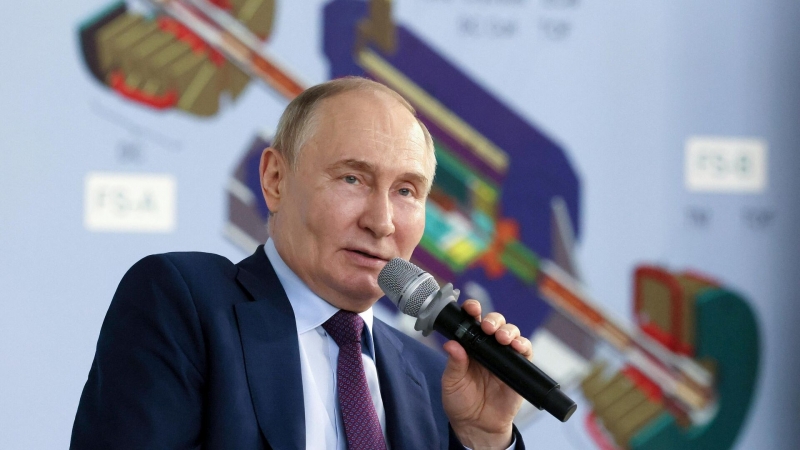 Путин назвал проект NICA мощным конкурентным преимуществом России