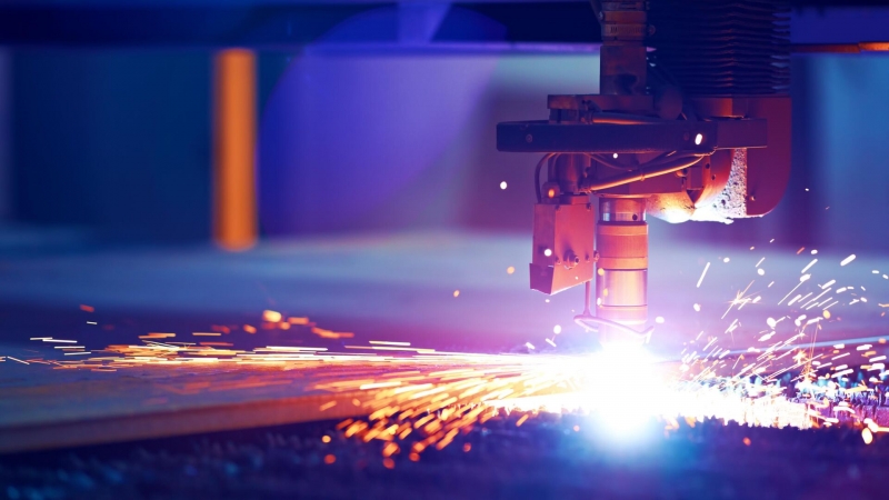 Ученые повысили прочность материалов с помощью лазерного "залечивания"