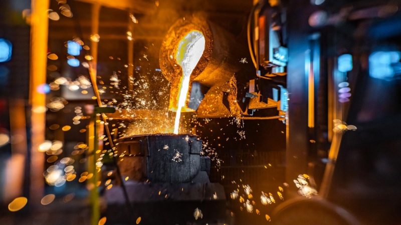 Ученые повысили прочность материалов с помощью лазерного "залечивания"