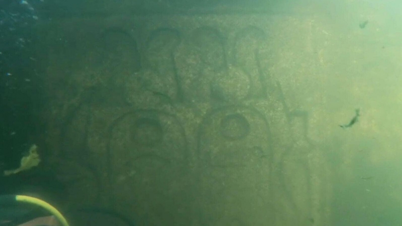 В Египте археологи обнаружили под водой изображения фараонов