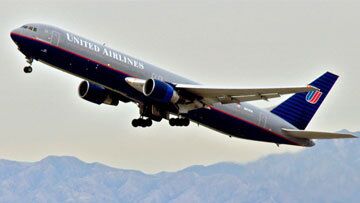 Самолет компании United Airlines снова потерял колесо при взлете