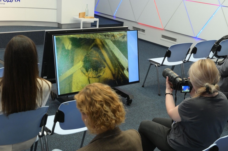 Подводные археологи представили артефакты с затонувшего судна XIX века