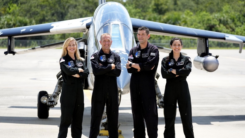 Первая ступень ракеты Falcon 9 опрокинулась вбок при посадке