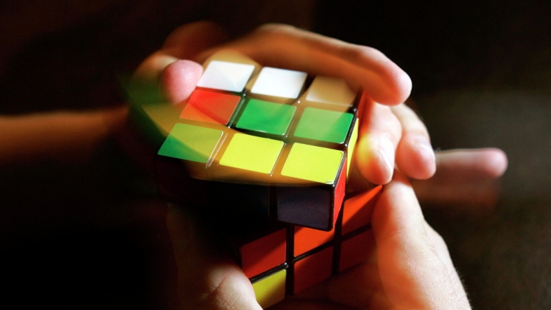 Российский робот побил мировой рекорд по сборке кубика Рубика