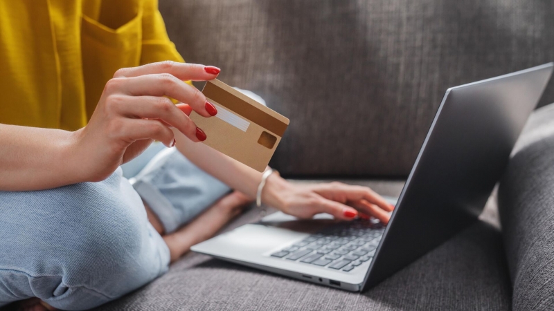 Эксперт объяснила, почему нужно внимательно читать уведомления от банка