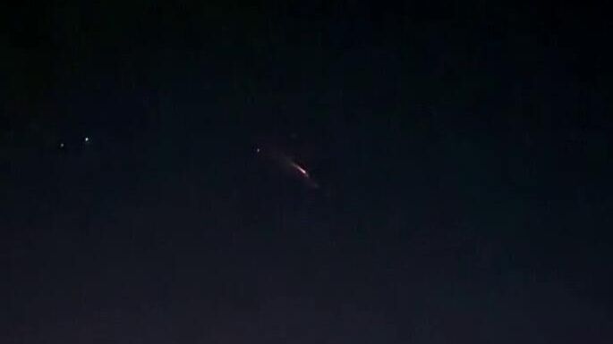 В небе над Украиной заметили падающий метеор