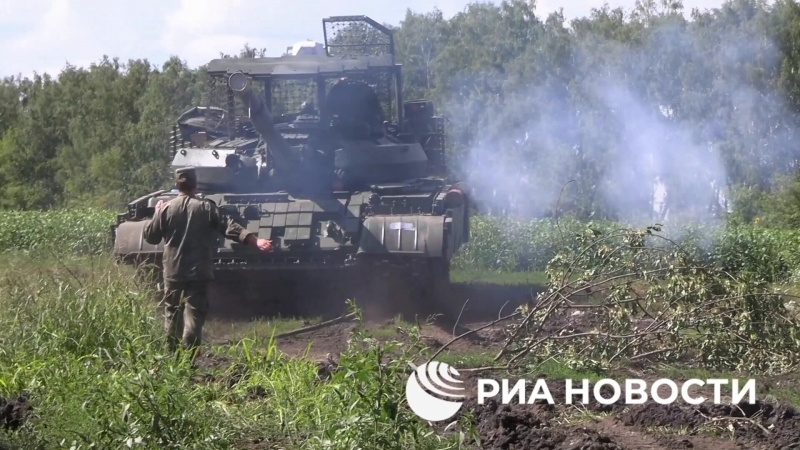 Российские танкисты уничтожают ВСУ в приграничье Курской области