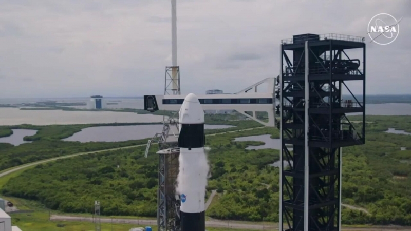 Корабль Crew Dragon произвел стыковку к МКС