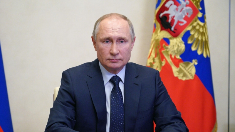 Путин призвал верстать планы на будущее в энергетике