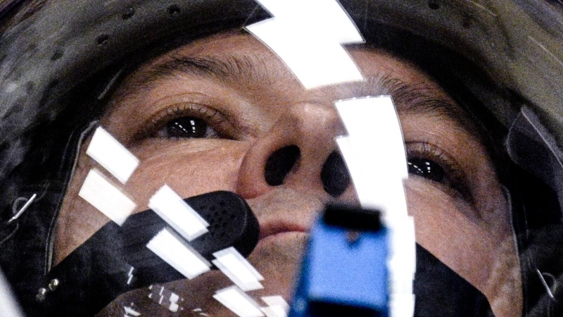 Космонавт Кононенко рассказал, как чихать в скафандре