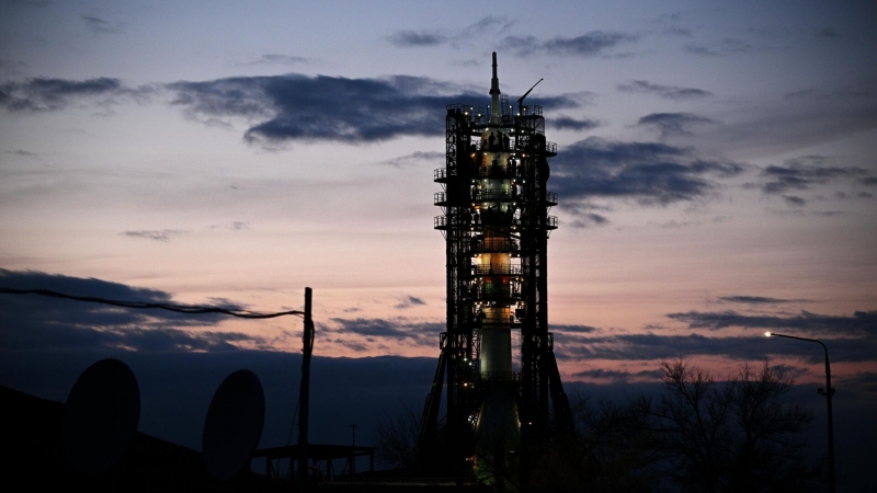 Ракету с кораблем "Союз МС-26" поставили на старт на Байконуре