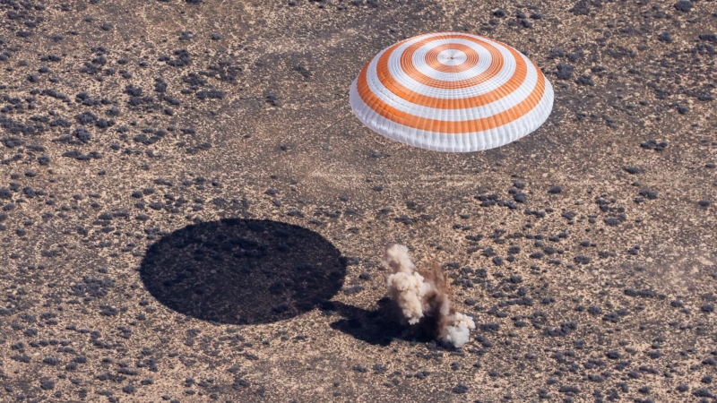 Корабль Crew Dragon произвел стыковку к МКС