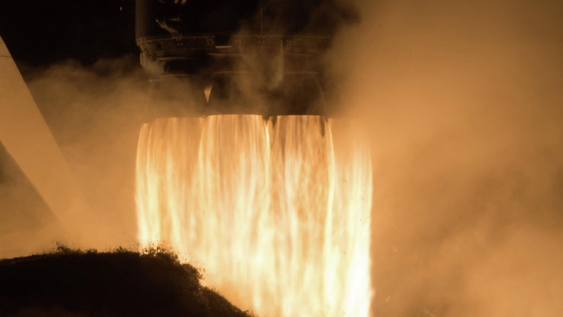 Корабль Crew Dragon с туристами на борту приводнился в США