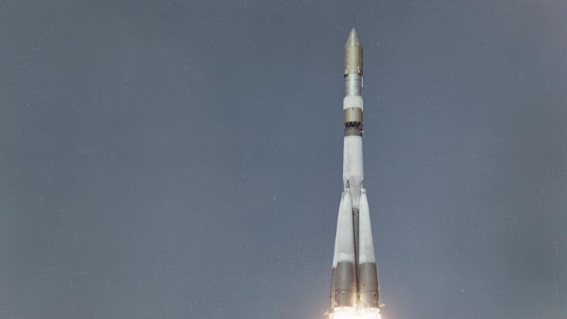 Полет космического корабля "Восход-1"