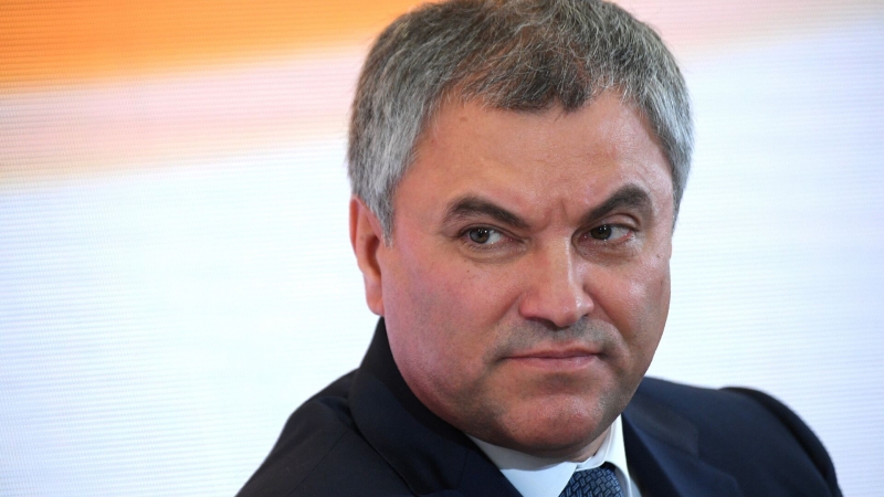 ФСБ показала в видео о деле "Пластик Лоджик" презентацию Чубайсом планшета