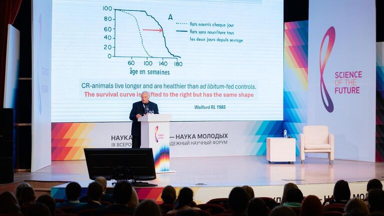 "Чаще болеем — быстрее стареем". Молодым ученым раскрыли правду о старости