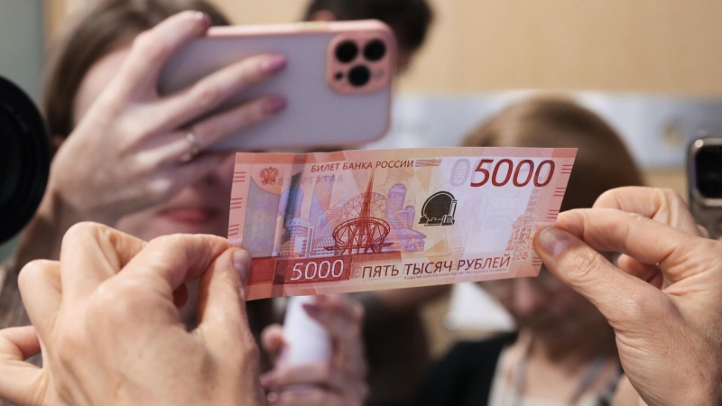 В регионах появились новые банкноты номиналом пять тысяч рублей