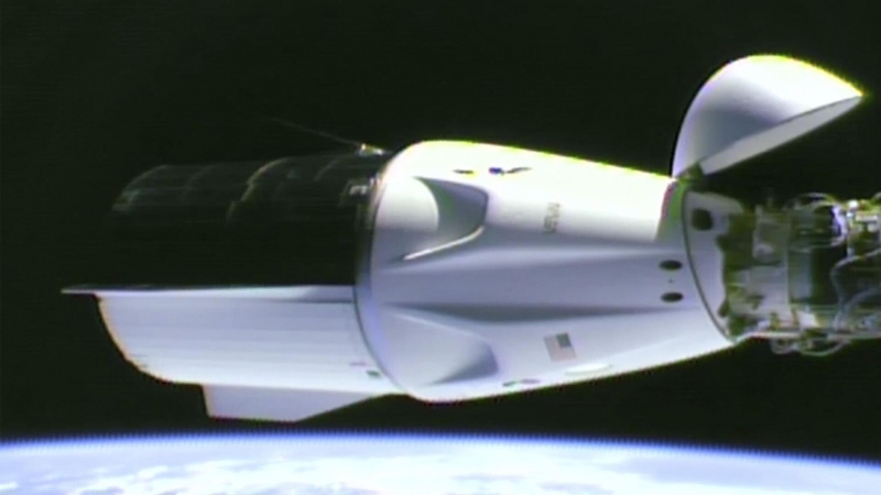Корабль Crew Dragon с российским космонавтом вернулся на Землю
