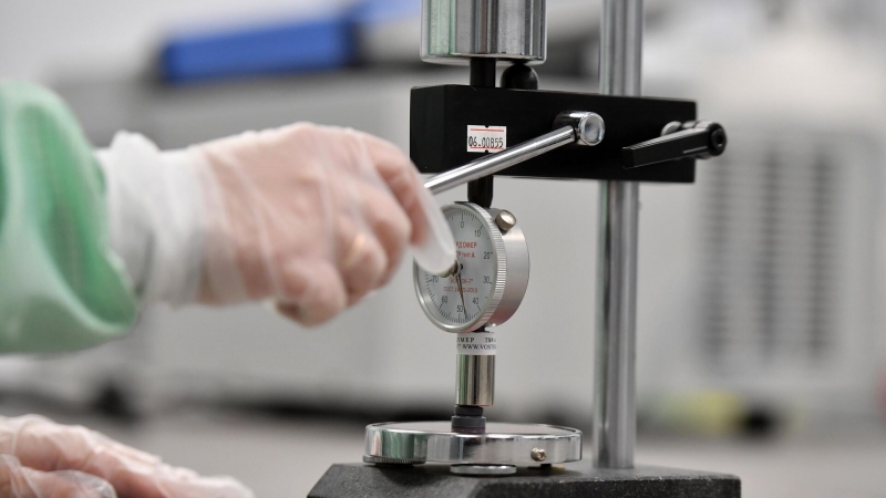 Российские ученые научились производить клей для остановки кровотечений