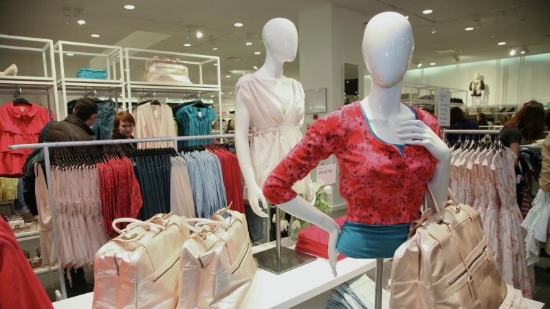 Биолог выступила с предупреждением из-за опасных микробов на одежде