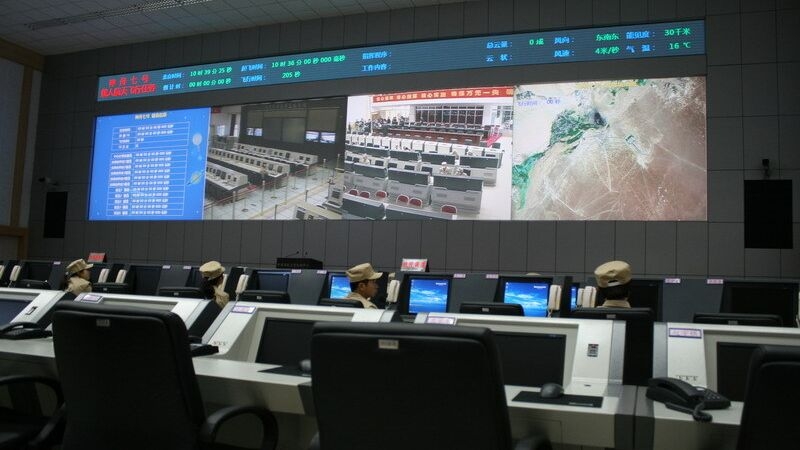 Экипаж "Шэньчжоу-18" доставил на Землю почти 35 килограммов материалов