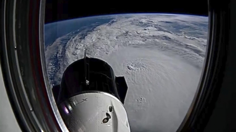 Экипаж "Шэньчжоу-18" доставил на Землю почти 35 килограммов материалов