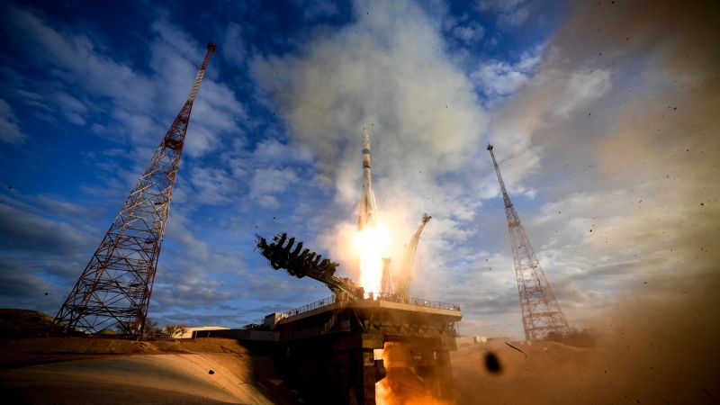 "Союз-2.1а" с "Прогрессом МС-29" установили на старт на Байконуре