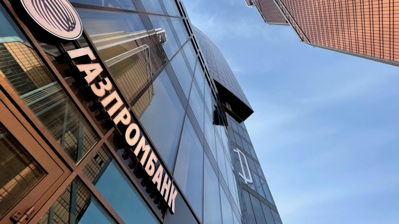 Россияне не обращались в посольство в Нидерландах по картам Газпромбанка