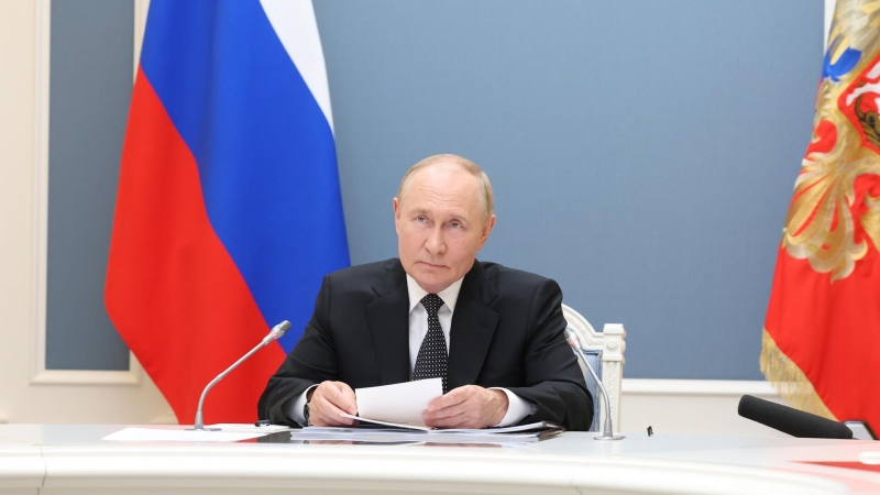 Путин призвал обеспечить науку российским оборудованием