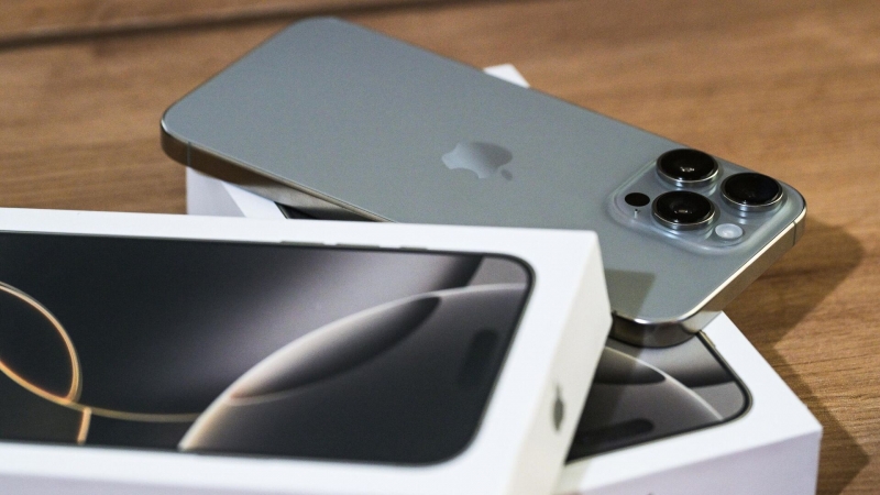 Эксперт рассказал, почему нельзя покупать смартфоны "с рук"